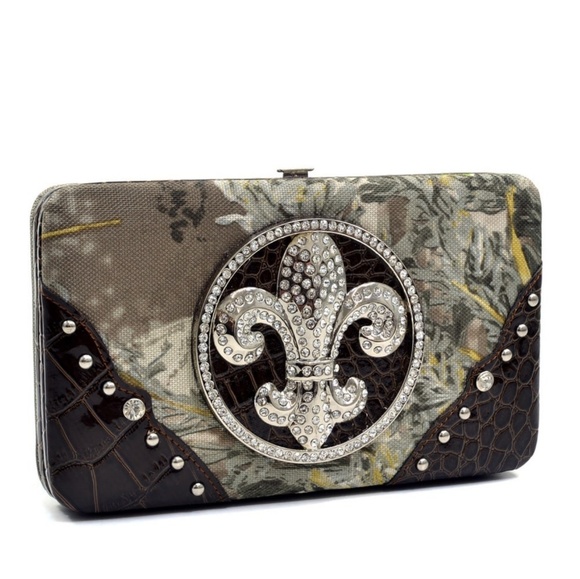Realtree Handbags - REALTREE WOMAN'S FLEUR DE LIS WALLET